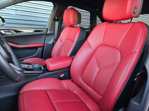 Used 2025 Porsche Macan image 5