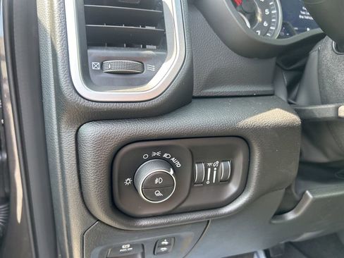 New 2026 RAM 1500 4x4 Crew Cab image 17