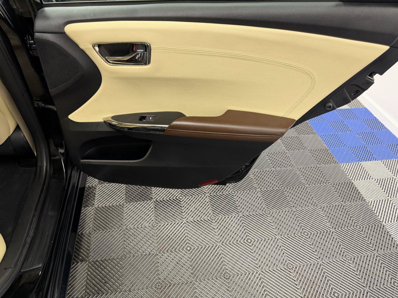 Used 2015 Toyota Avalon XLE Premium FWD image 17