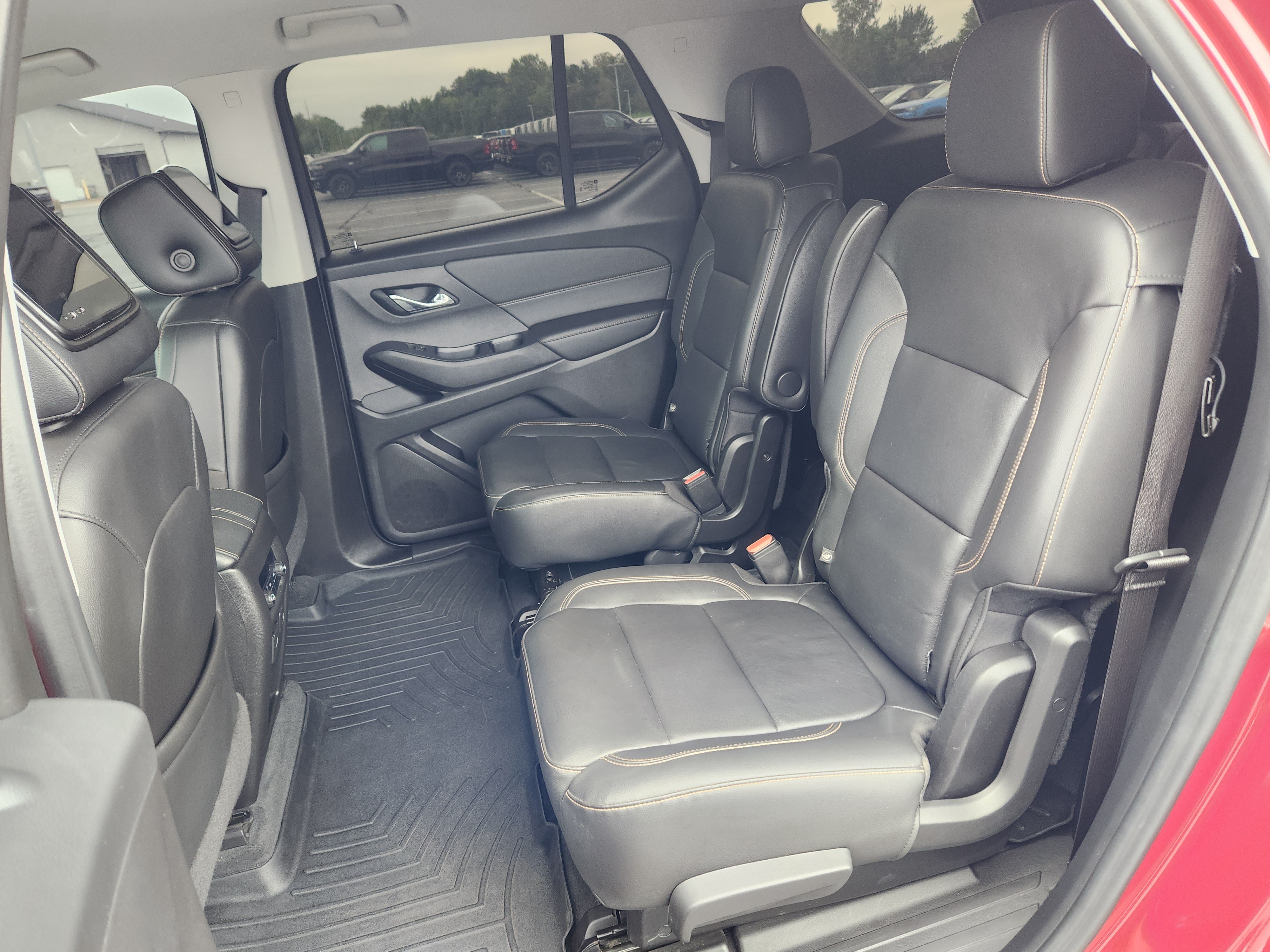Used 2021 Chevrolet Traverse RS FWD image 12