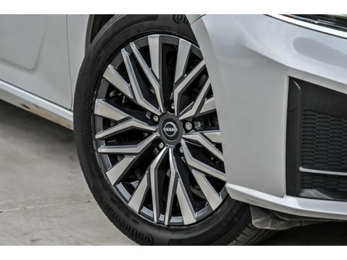 Used 2023 Nissan Altima 2.5 SV w/ SV Premium Package AWD/4WD image 3