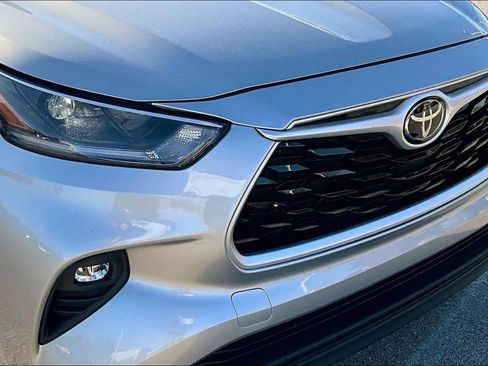 Used 2021 Toyota Highlander LE image 26