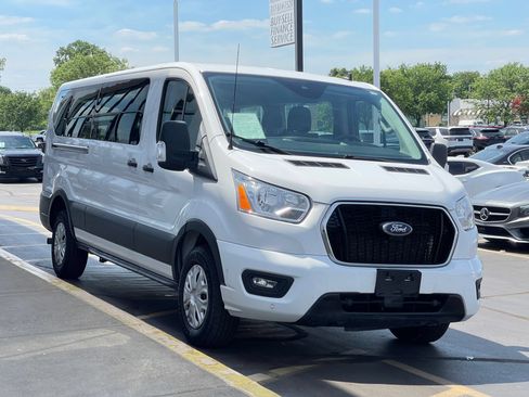 Used 2022 Ford Transit 350 XLT RWD image 2