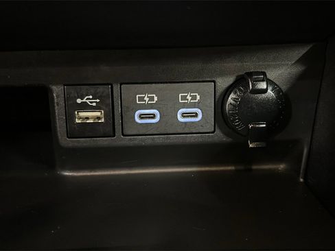 Used 2024 Toyota Highlander XLE image 29