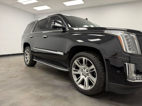 Used 2017 Cadillac Escalade Luxury AWD/4WD image 20