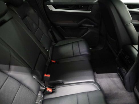 Used 2024 Porsche Cayenne image 35