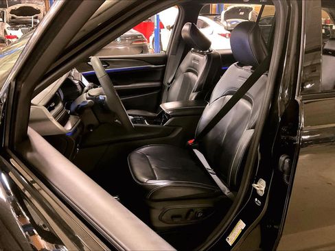 Used 2022 Jeep Grand Cherokee Overland image 14