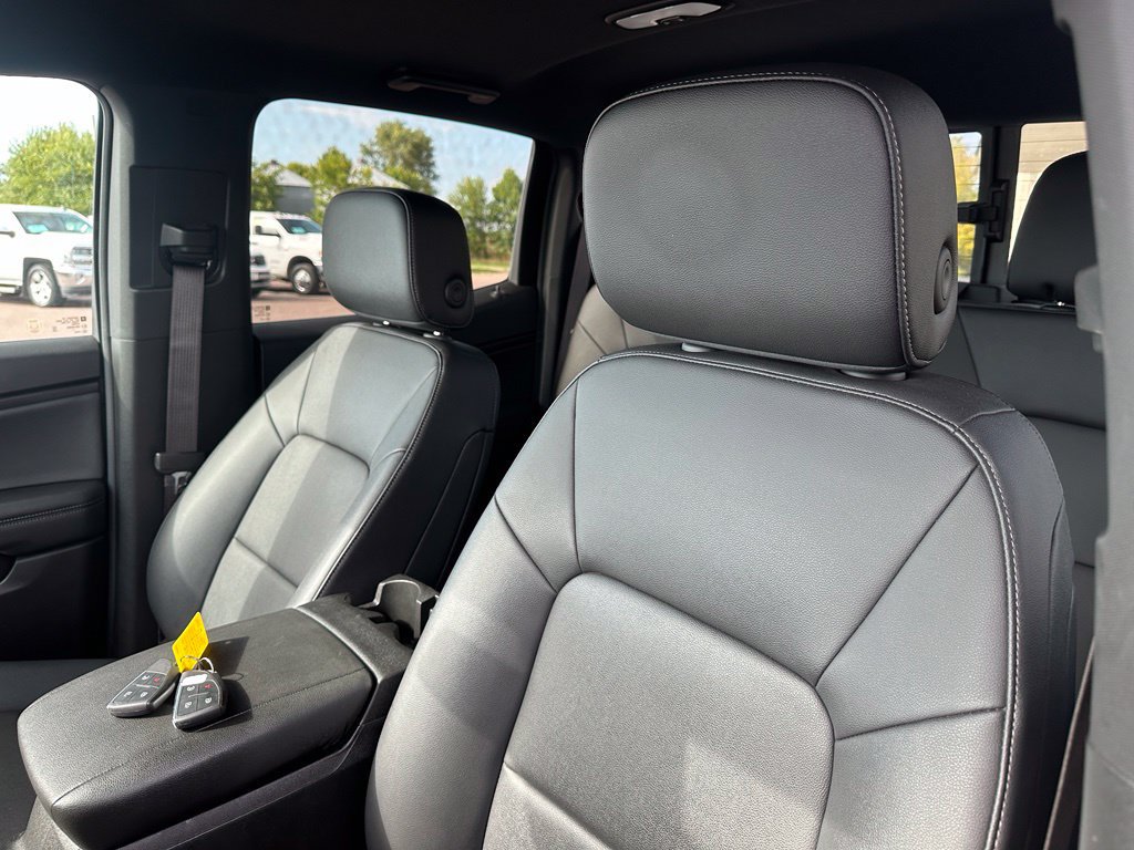 Used 2023 Chevrolet Colorado LT w/ LT Convenience Package III AWD/4WD image 3