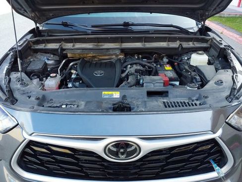 Used 2023 Toyota Highlander XLE FWD image 24