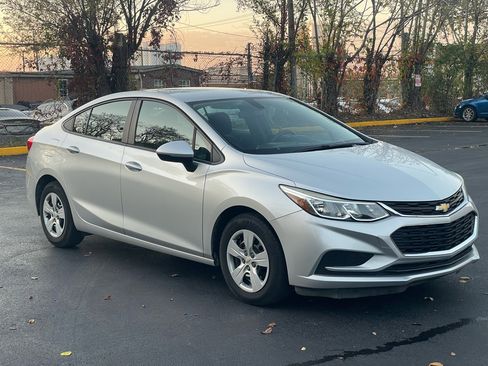 Used 2017 Chevrolet Cruze LS image 4