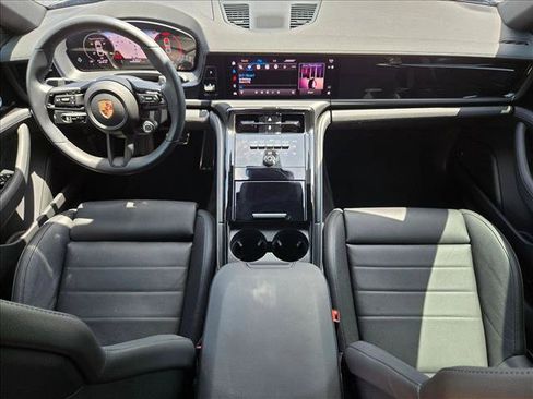 Used 2025 Porsche Panamera image 18
