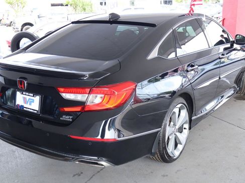 Used 2018 Honda Accord Touring image 5