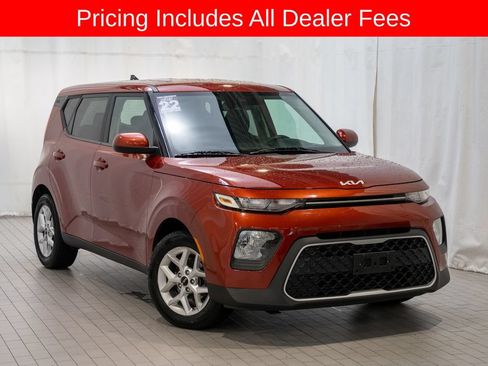 Used 2022 Kia Soul LX w/ Technology Package FWD image 1