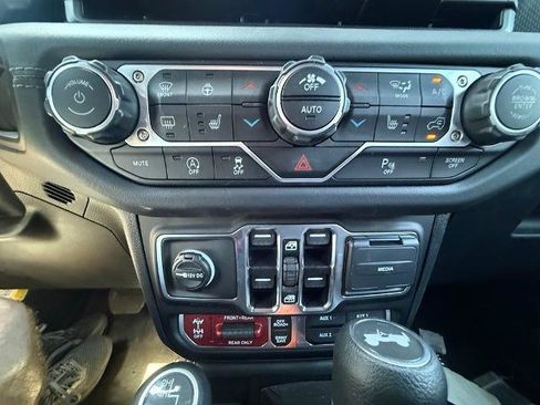 Used 2025 Jeep Wrangler Unlimited Rubicon w/ Safety Group AWD/4WD image 6