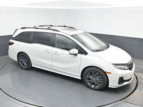 New 2026 Honda Odyssey Touring image 1