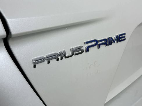 Used 2019 Toyota Prius Prime Plus FWD image 7