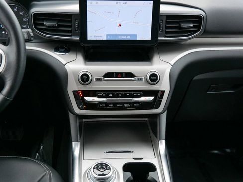 Certified 2022 Ford Explorer XLT w/ Equipment Group 202A image 17