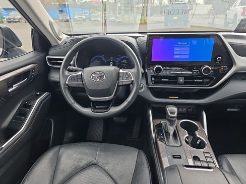 Used 2023 Toyota Highlander Platinum image 22