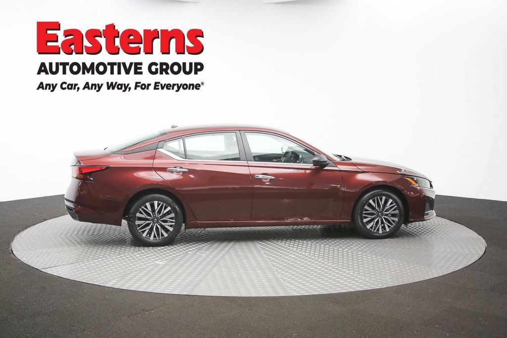 Used 2025 Nissan Altima 2.5 SV FWD image 42