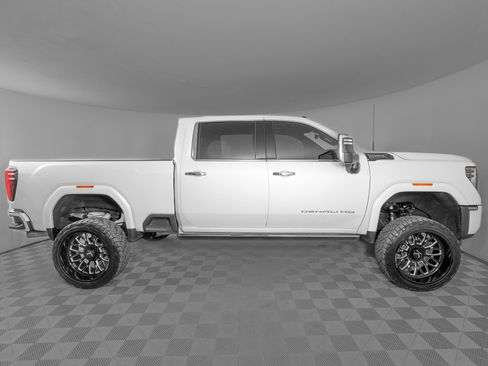 Used 2024 GMC Sierra 2500 Denali Ultimate image 5