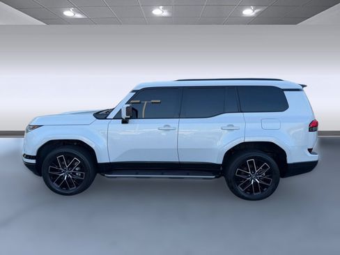 Used 2025 Lexus GX 550 w/ Accessory Package (2T) AWD/4WD image 2