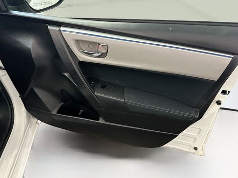 Used 2015 Toyota Corolla LE FWD image 32