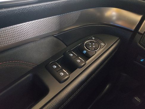 Used 2018 Ford Explorer XLT w/ Equipment Group 202A AWD/4WD image 27