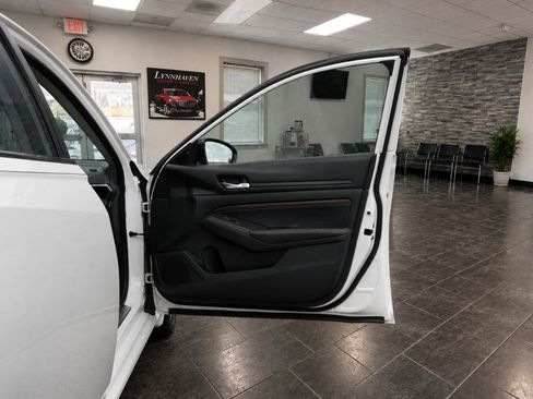 Used 2020 Nissan Altima 2.5 SR FWD image 18