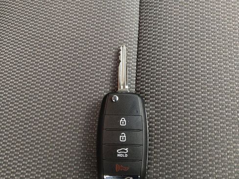 Used 2017 Kia Forte LX image 32