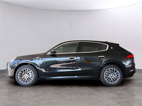 New 2024 Maserati Grecale GT image 4