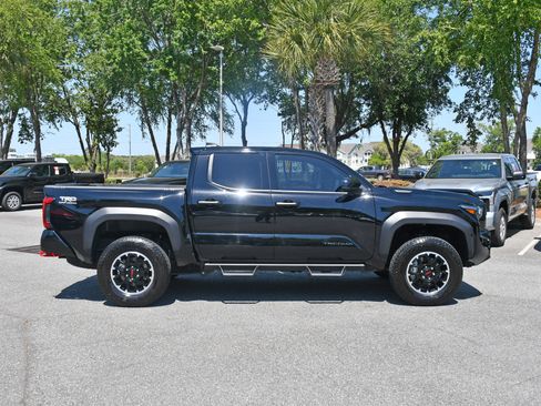 Used 2025 Toyota Tacoma TRD Sport AWD/4WD image 5