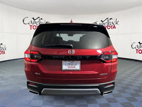 Used 2024 Honda Pilot Touring image 7