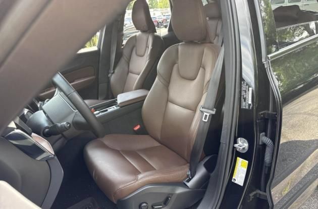 Certified 2025 Volvo XC60 B5 Plus AWD/4WD image 5