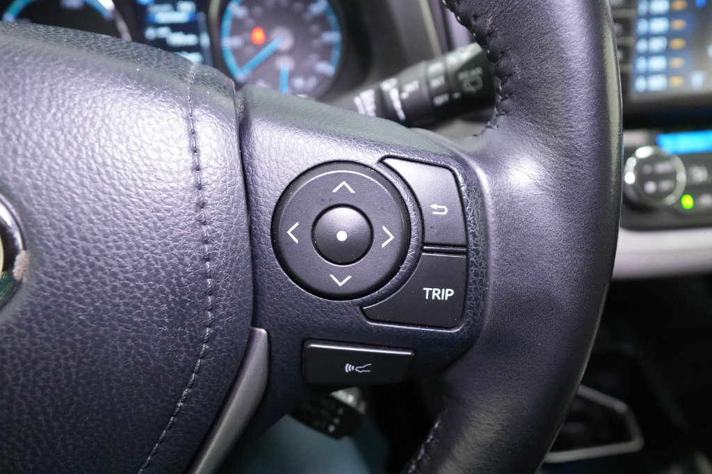 Used 2018 Toyota RAV4 Limited AWD/4WD image 36