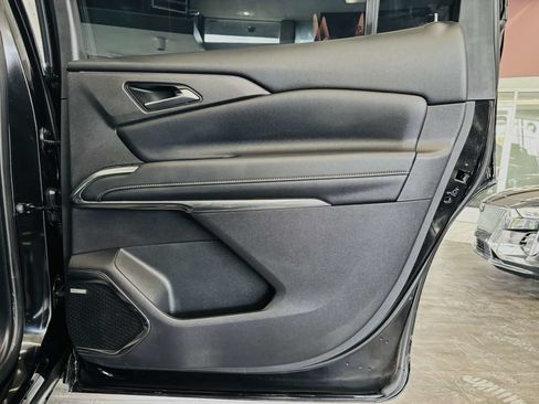 Used 2026 Chevrolet Traverse High Country FWD image 39