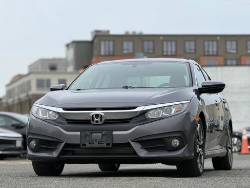 Used 2018 Honda Civic EX-T image 1