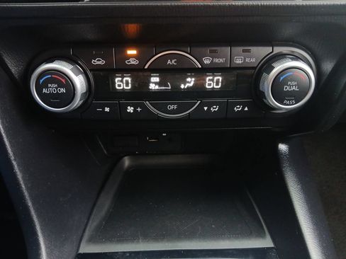 Used 2018 MAZDA MAZDA3 Grand Touring w/ Premium Equipment Package FWD image 4