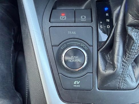 Used 2021 Toyota RAV4 XLE w/ Convenience Package AWD/4WD image 21