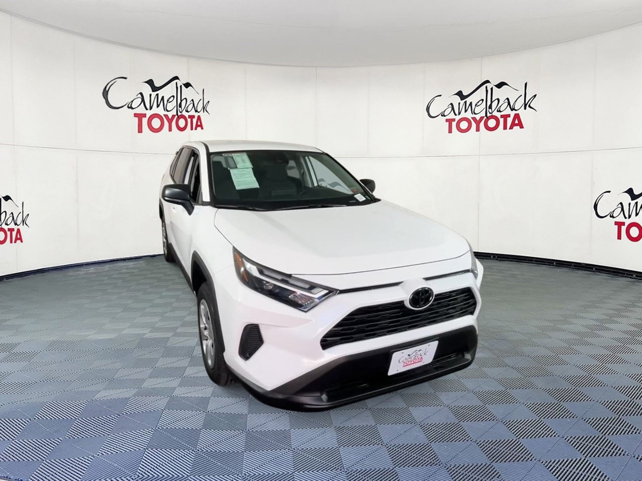 Used 2025 Toyota RAV4 LE AWD/4WD image 4