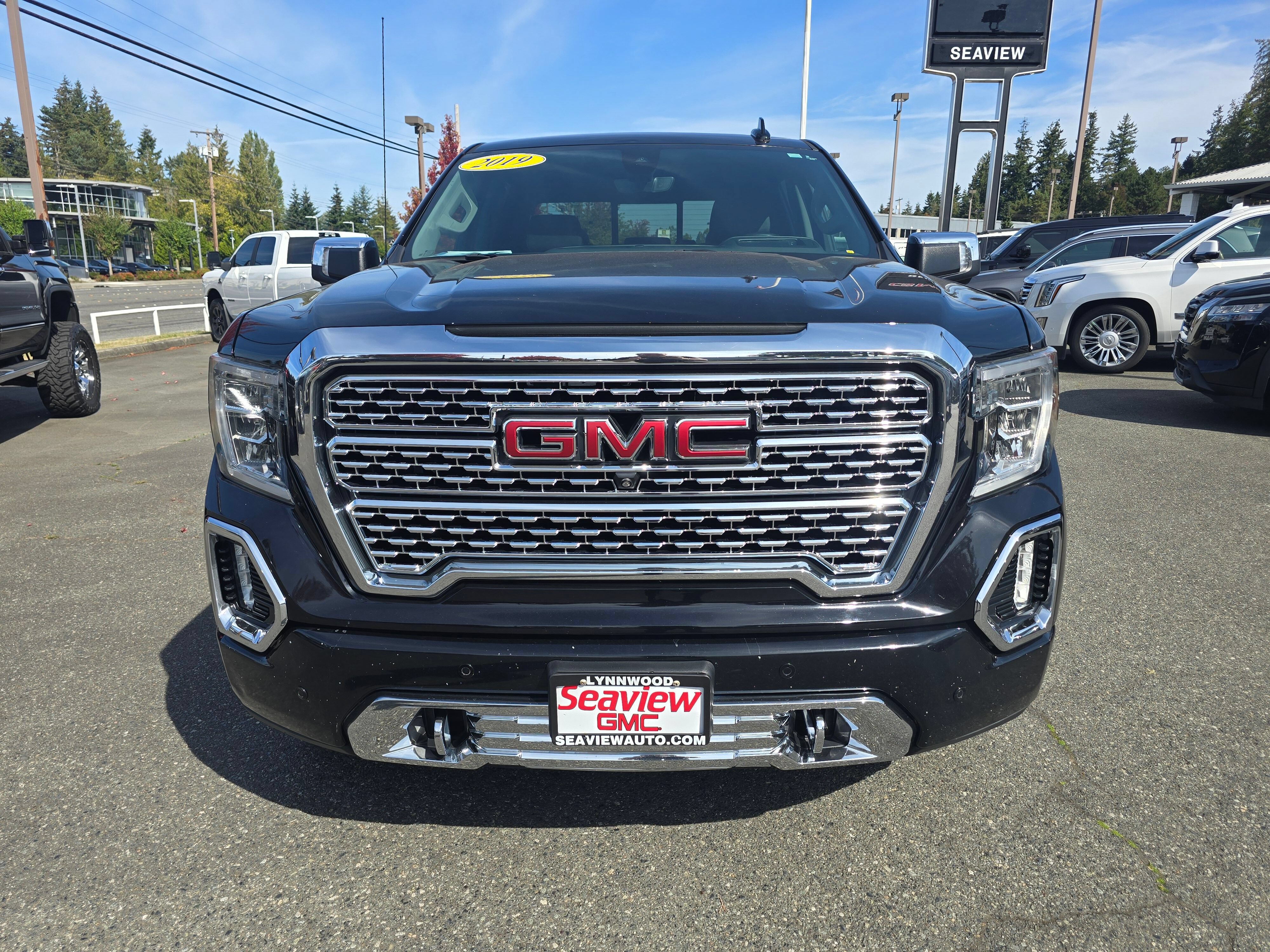 Used 2019 GMC Sierra 1500 Denali w/ Technology Package AWD/4WD image 2
