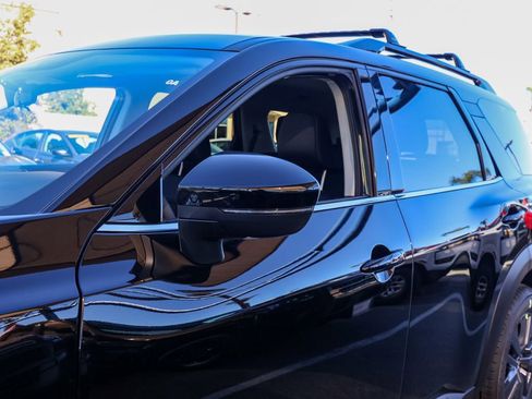 New 2025 Nissan Pathfinder SV image 12