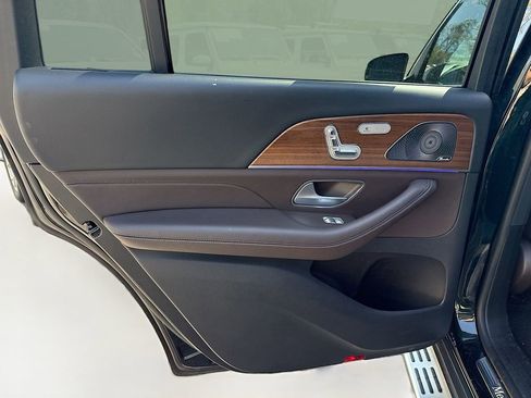 Used 2023 Mercedes-Benz GLS 450 4MATIC w/ AMG Line Exterior image 25