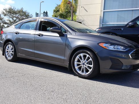 Used 2020 Ford Fusion SE image 11