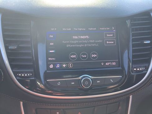 Used 2020 Chevrolet Trax LT w/ LT Convenience Package image 29