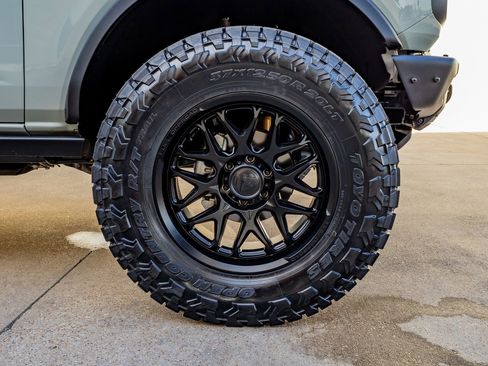 Used 2024 Ford Bronco Badlands image 12