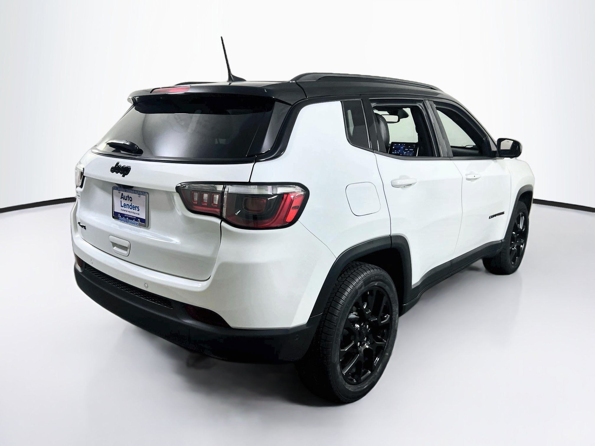 Used 2023 Jeep Compass Latitude w/ Convenience Group AWD/4WD image 5