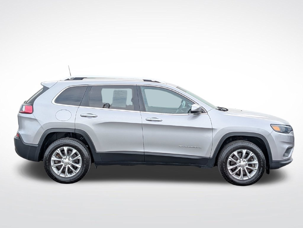 Used 2019 Jeep Cherokee Latitude w/ Comfort & Convenience Group AWD/4WD image 2