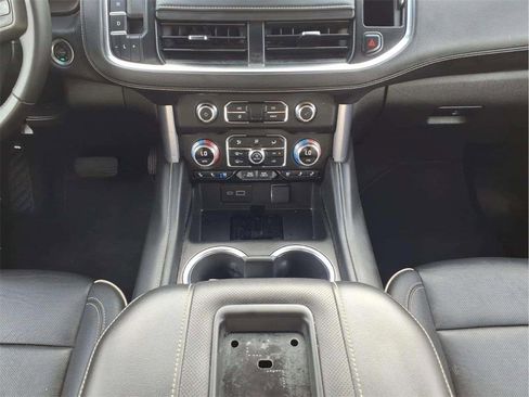Used 2024 GMC Yukon SLT image 11
