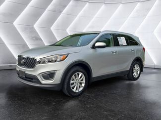 Used 2017 Kia Sorento FWD video 1