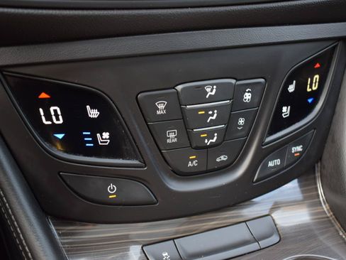 Used 2020 Buick Envision Premium w/ Driver Confidence Package AWD/4WD image 34